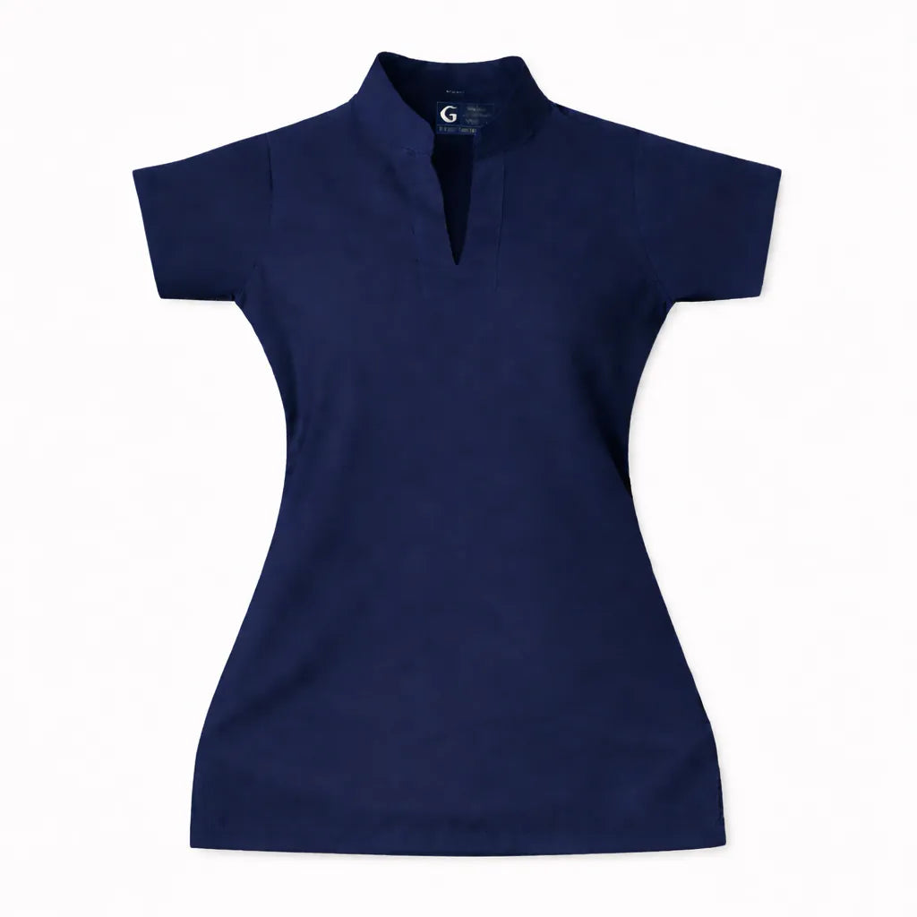 Casaca AK'AB azul marino vista frontal, uniforme clínico mujer cuello mao manga corta, ropa médica azul marino