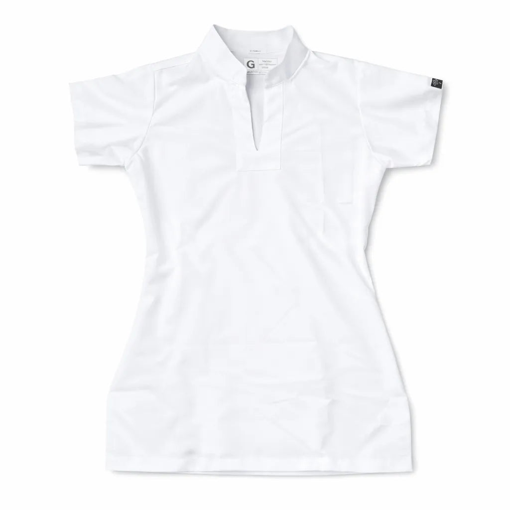 Casaca AK'AB blanca vista frontal, uniforme clínico mujer cuello mao manga corta, ropa médica blanca