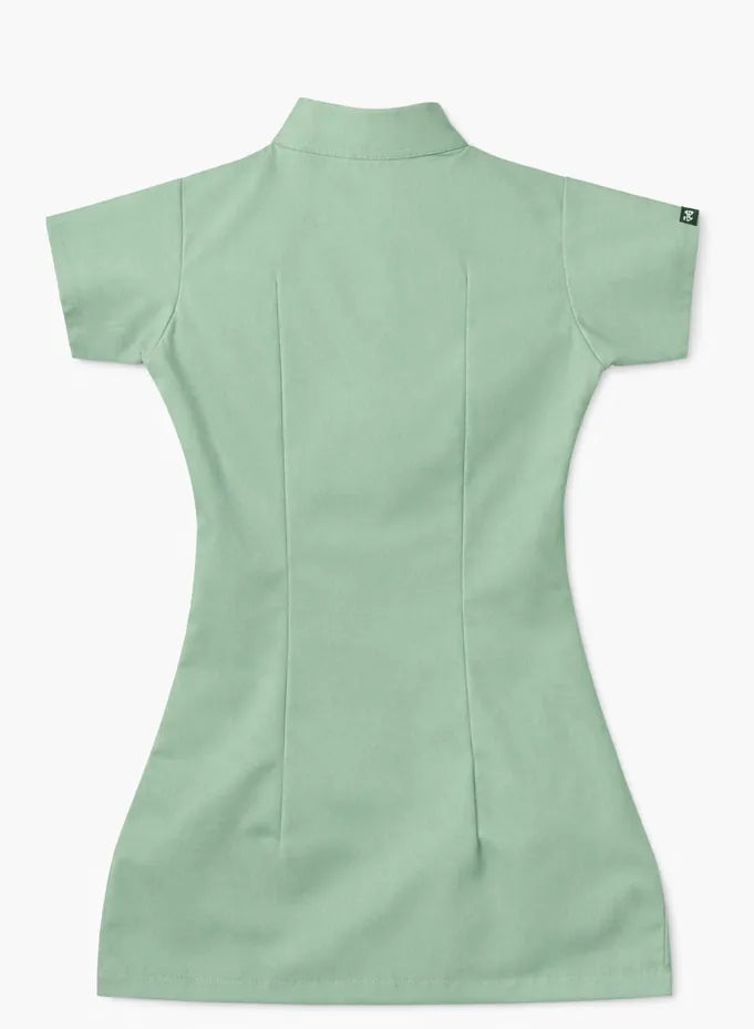 Casaca AK'AB menta vista frontal, uniforme clínico mujer cuello mao manga corta, ropa médica color menta