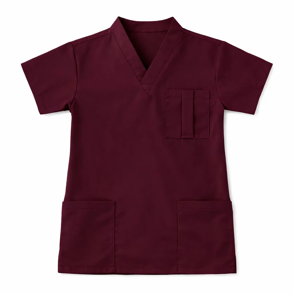 Casaca K'IIN guinda vista frontal, uniforme clínico hombre cuello en V manga corta bolsillo, ropa médica color guinda