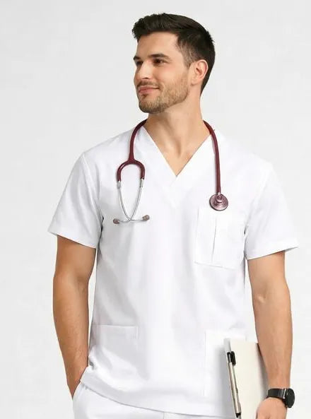 Casaca médica K'IIN color blanco, modelo masculino con uniforme de enfermería cuello en V manga corta bolsillo pecho